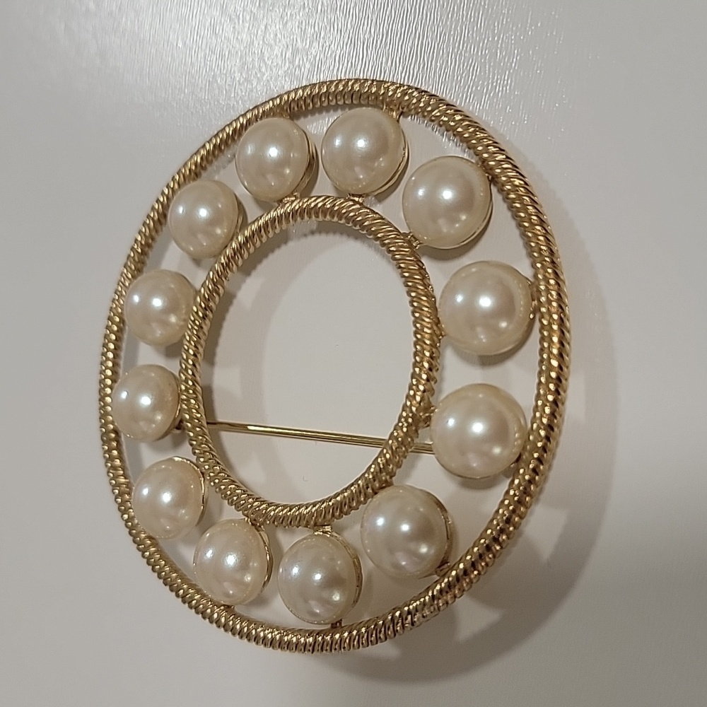 Authentic Excellent Condition Givenchy Pearl Gold… - image 3